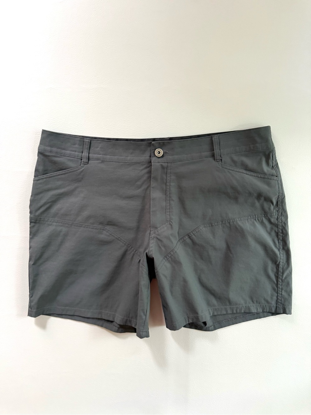 KUHL Renegade Rock 7" Shorts Men's 40 Onyx Grey Black - Excellent Condition